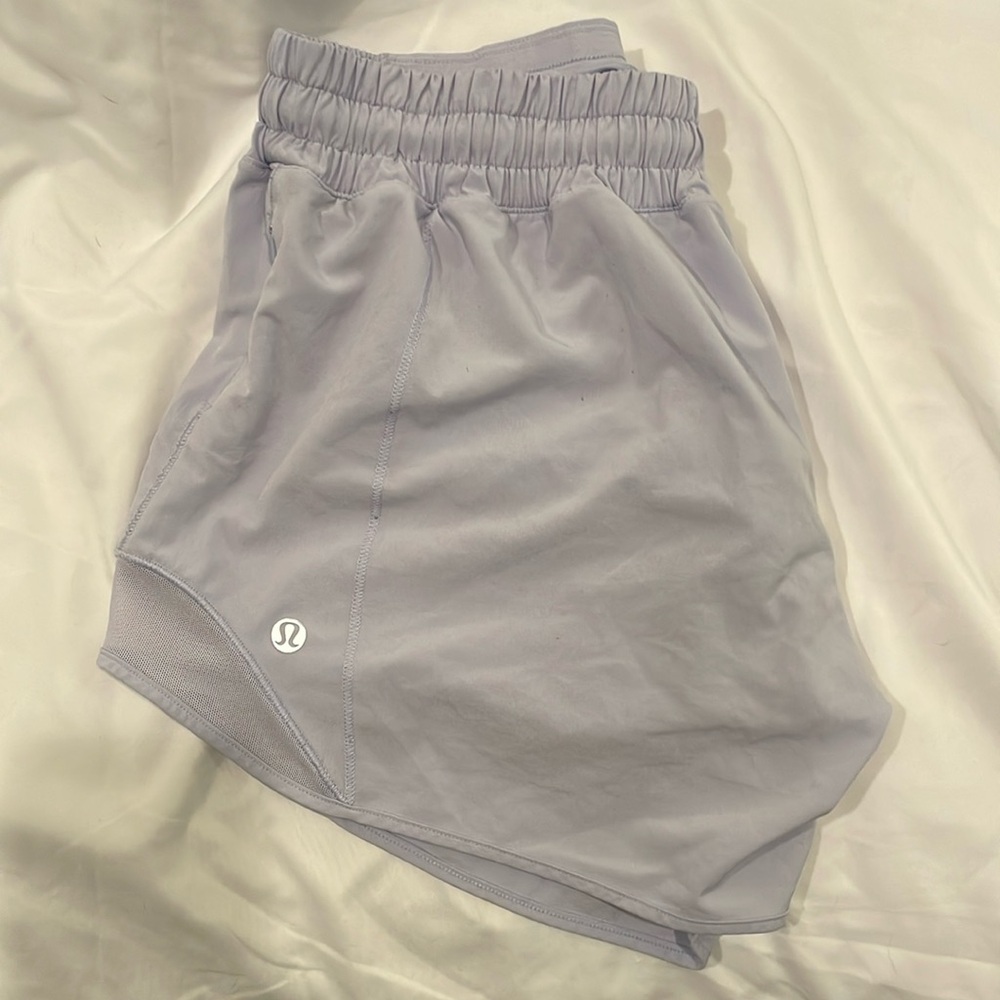 Hotty Hot 2.5 Lululemon shorts - light purple Size 6